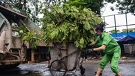 Công nhân quét rác mùa dịch: Ai cũng chọn việc nhẹ nhàng, gian khổ biết dành phần ai