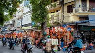 Phố Hàng Mã "khoác áo mới" đón Tết Nguyên đán Nhâm Dần 2022