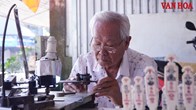 Cụ ông hơn 40 năm miệt mài giữ nghề làm xăm hường ở xứ Huế