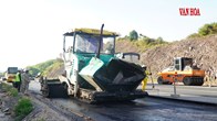 Đội nắng, tăng ca trên công trường mở rộng cao tốc Cam Lộ - La Sơn 