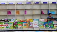 Huế: Có chính sách cấp phát miễn phí, vì sao phụ huynh vẫn “săn” SGK?