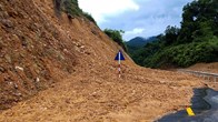 Huế: Khẩn trương xử lý các điểm sạt trượt, đảm bảo giao thông thông suốt
