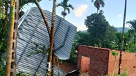 Lốc xoáy gây thiệt hại nặng tại Sơn Linh, hơn 70 nhà dân tốc mái