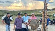 Độc đáo trải nghiệm nghe đá “hát” giữa thảo nguyên Bùi Hui