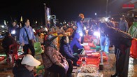 Nhộn nhịp chợ cá rạng sáng tại cảng Cửa Sót 
