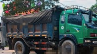 Xe tải chở đất va chạm xe máy điện, 2 mẹ con tử vong tại chỗ 