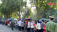 Xúc động hình ảnh hàng vạn người dân kiên nhẫn xếp hàng vào Lăng viếng Bác ngày 2.9