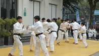 Trải nghiệm “đắm mình” trong các môn thể thao tại hồ Hoàn Kiếm