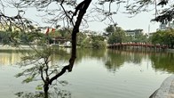Hồ Gươm tấp nập du khách ngày nghỉ lễ