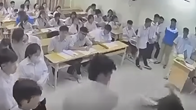 Đằng sau cú đấm trên bục giảng