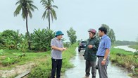 Khánh Hòa: Bí thư xã Phước Hậu kiểm tra điểm xung yếu, chỉ đạo ứng phó lũ quét