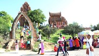 Rộn ràng tiếng kèn Saranai về trên bản làng Chăm