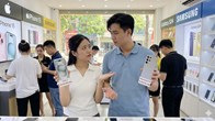 Có 20 triệu đồng, nên mua iPhone hay Samsung để dùng bền và không hối tiếc?