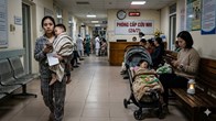 Làm mẹ: Đừng hỏi khi nào là đúng lúc, hãy hỏi khi nào ta sẵn sàng yêu thương