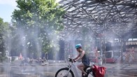 Nắng nóng thổi bùng “cuộc chiến” về điều hòa ở châu Âu