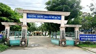 Giáo viên Trường THCS Ba Tơ bị nợ đọng gần 1,5 tỉ đồng