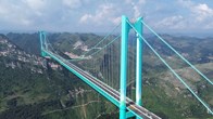 Cây cầu cao nhất thế giới trở thành điểm hút khách du lịch ở Trung Quốc