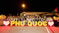 Hơn 200 khách Đài Loan (Trung Quốc) bay thẳng đến Phú Quốc trên chuyến bay quốc tế đầu tiên của Sun PhuQuoc Airways
