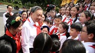 Từ lời chúc Trung thu đến một tuổi thơ được yêu thương