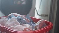 Chậu quần áo bẩn của cả nhà vào ngày ở cữ thứ 12 và câu chuyện về đối thoại trong gia đình
