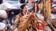 Ghé thăm phiên chợ nón làng Chuông