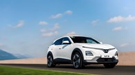 VF 6 chinh phục gia đình trẻ: Lái êm, nhiều công nghệ, đi làm hay đi chơi đều nhàn