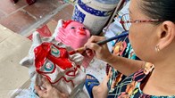 Giữ hồn Trung thu qua mặt nạ giấy bồi truyền thống