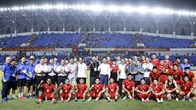 Lãnh đạo tỉnh Thái Nguyên và LĐBĐ Việt Nam động viên hai đội tuyển sau trận giao hữu quốc tế
