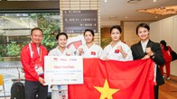 Bộ trưởng Bộ VHTTDL Lâm Thị Phương Thanh chúc mừng HCV đầu tiên của Đoàn Thể thao Việt Nam