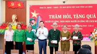 Thăm hỏi, tặng quà các gia đình người có công tại xã vùng cao Sin Suối Hồ