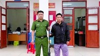 Điện Biên: Người dân xã Nà Bủng tự nguyện giao nộp 10 khẩu súng các loại