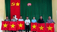 1.000 lá cờ Tổ quốc đến với người dân nơi địa đầu Lũng Cú