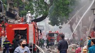 Hà Nội: Cháy nhà trên phố Hàng Mã, một người bị thương nặng