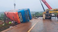 Gia Lai: Lật xe khách giường nằm, 1 người tử vong