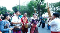 Hà Nội rực rỡ trong sắc màu văn hóa năm châu