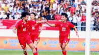 Thủ tướng chúc mừng 2 đội tuyển bóng đá Việt Nam vào bán kết SEA Games 33