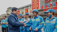 Thủ tướng chúc Tết công nhân vệ sinh môi trường tại Thủ đô