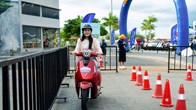 Phố đông ngõ nhỏ đã có VinFast Evo Lite: Đi tiện, không cần bằng lái, đổi pin “siêu tốc”