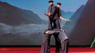 Những bờ vai nâng tiếng khèn