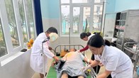 Cứu tài xế xe múc bị đất bùn vùi lấp