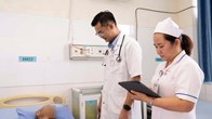 Cụ ông 98 tuổi hồi phục sau khi bị ong vò vẽ đốt gần 80 nốt