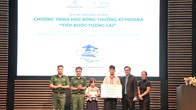 Hoiana trao học bổng thường kỳ, tiếp sức học sinh khó khăn đến trường