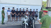 Bắt tạm giam 8 đối tượng dàn cảnh, dùng kiếm cướp xe máy