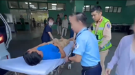 CSGT dùng xe đặc chủng dẫn đường, đưa người đàn ông bị đột quỵ đi cấp cứu