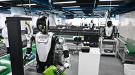  Huấn luyện viên robot gấp quần áo, rửa bát kiếm tới 900 USD/tháng ở Trung Quốc