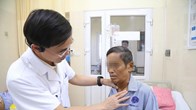 Hút thuốc lá nhiều năm, người bệnh gặp thách thức khi điều trị ung thư