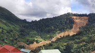Di dời khẩn cấp thêm nhiều hộ dân khỏi khu vực nguy hiểm ở xã Hùng Sơn