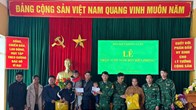 Bộ đội Biên phòng nhận đỡ đầu con của hai vợ chồng mất tích do sạt lở tại Hùng Sơn