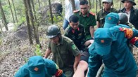 Công an cùng người dân băng rừng, giải cứu du khách người Đức gặp nạn