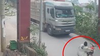 Hà Nội tạm giữ hình sự đối tượng đẩy Cảnh sát giao thông vào đầu xe tải